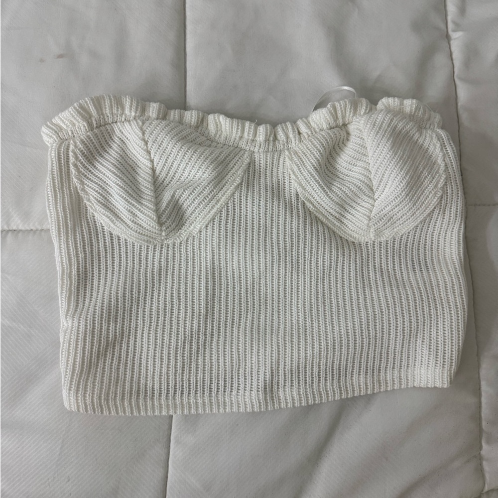 Elegant White Strapless Top